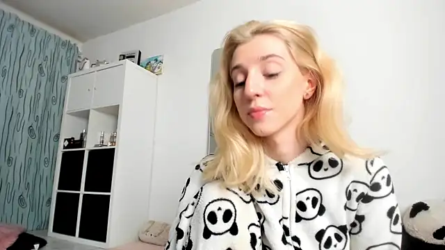 KenzieDawton online show from 11/10/25, 04:39