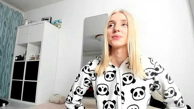 KenzieDawton online show from 10/22/25, 03:17