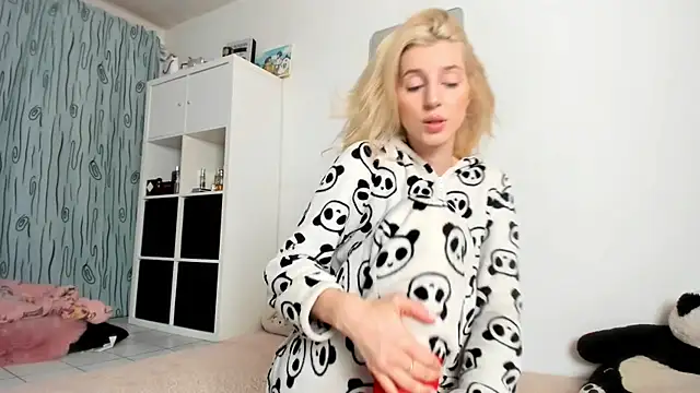 KenzieDawton online show from 11/08/25, 05:00