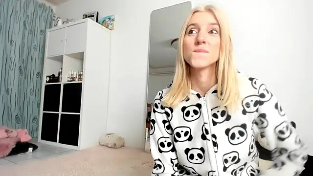 KenzieDawton online show from 10/24/25, 03:27