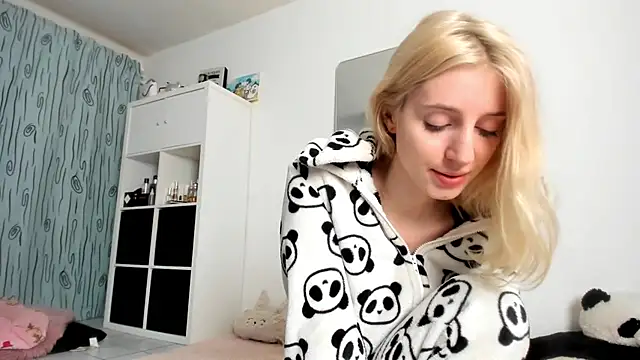 KenzieDawton online show from 10/09/25, 06:14