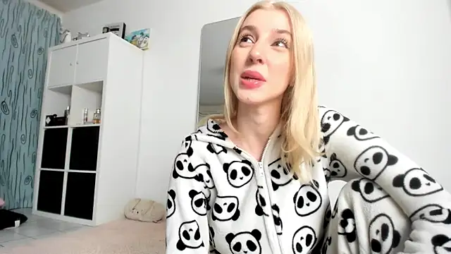 KenzieDawton online show from 11/24/25, 04:23