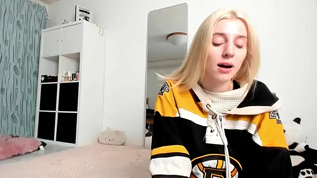 KenzieDawton online show from 12/06/24, 05:03