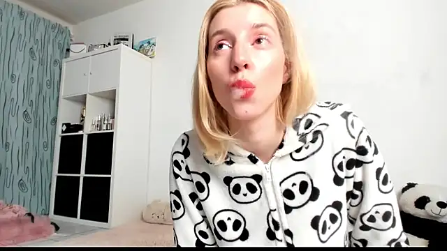 KenzieDawton online show from 03/16/25, 05:03