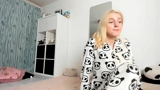 KenzieDawton online show from 10/06/25, 07:58