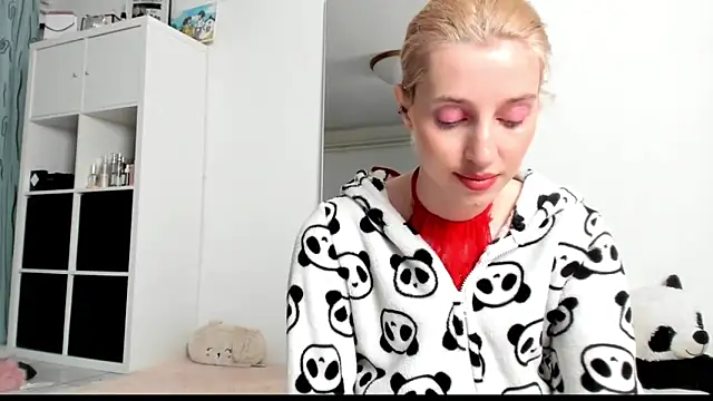 KenzieDawton online show from 03/08/25, 06:54