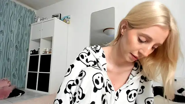 KenzieDawton online show from 11/03/25, 04:39