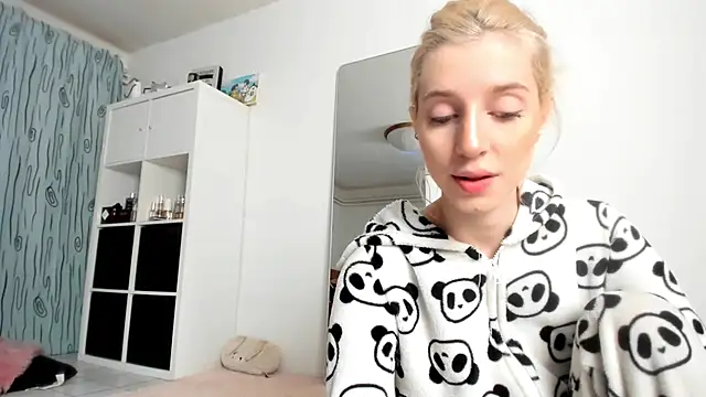 KenzieDawton online show from 11/07/25, 04:39