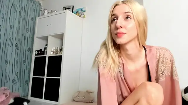 KenzieDawton online show from 09/15/25, 07:47