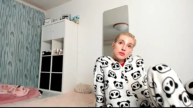 KenzieDawton online show from 02/06/25, 05:03