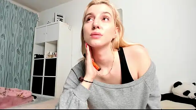 KenzieDawton online show from 12/17/24, 07:04