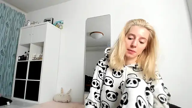 KenzieDawton online show from 10/12/25, 06:26