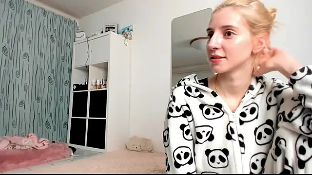 KenzieDawton online show from 01/11/25, 05:20