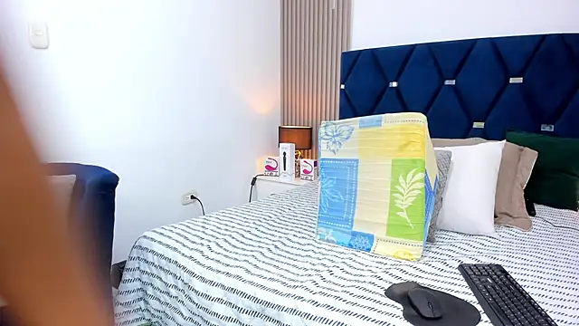 gabytyara2 online show from 11/17/25, 04:11