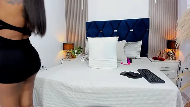 gabytyara2 online show from 02/18/26, 04:03