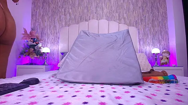 raven lilith  online show from 12/18/25, 03:22