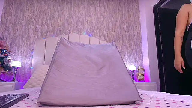 raven lilith  online show from 12/17/25, 03:11