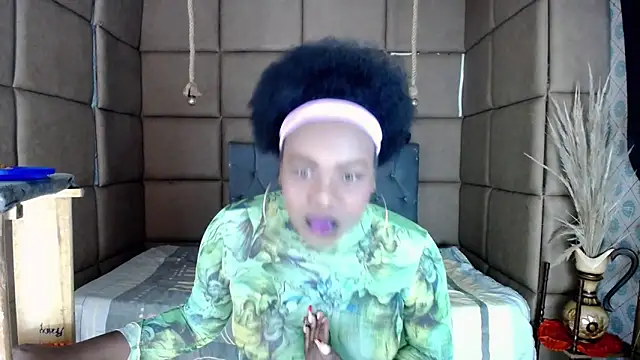 CatrinaGill online show from 10/15/25, 09:34