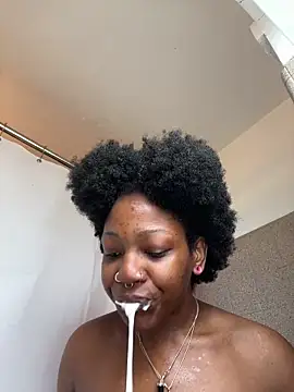 Snapshot of mochamimi chatting on 03/01/26, 05:13 mochamimi online show from 03/01/26, 05:13