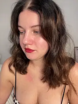 Snapshot of likaxxx chatting on 11/19/25, 01:55 likaxxx online show from 11/19/25, 01:55