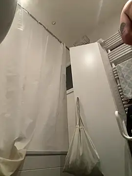 Snapshot of shehandme chatting on 09/24/25, 08:37 shehandme online show from 09/24/25, 08:37