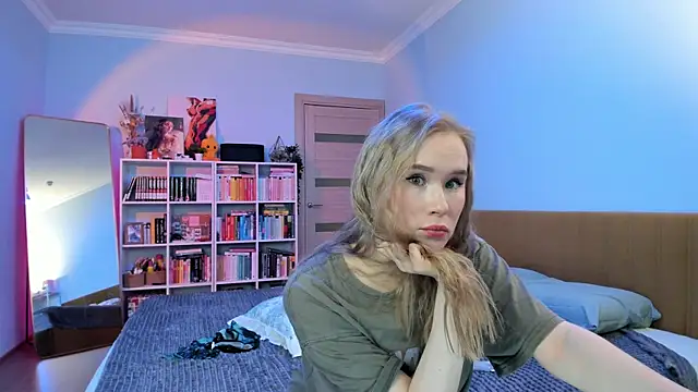 Snapshot of sexxy_potatoes chatting on 12/13/24, 05:10 sexxy potatoes online show from 12/13/24, 05:10