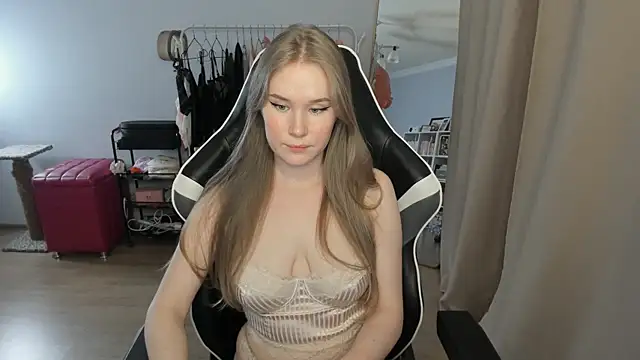 Snapshot of sexxy_potatoes chatting on 10/07/25, 02:18 sexxy potatoes online show from 10/07/25, 02:18