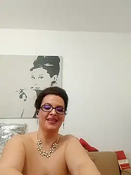 Snapshot of RebeccaNoble chatting on 02/24/25, 12:09 RebeccaNoble online show from 02/24/25, 12:09