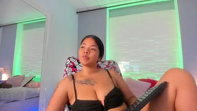 SophiaaStone online show from 12/15/25, 11:38