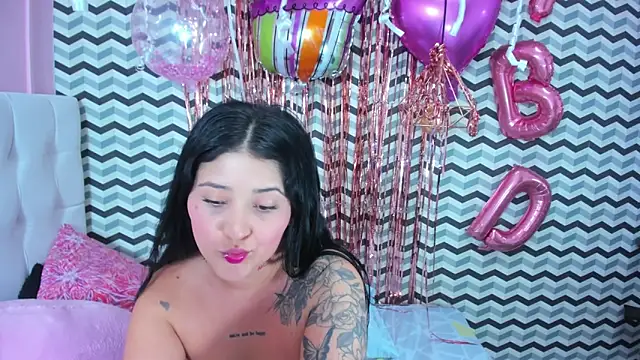 BIANCAROY1 online show from 10/04/25, 07:15