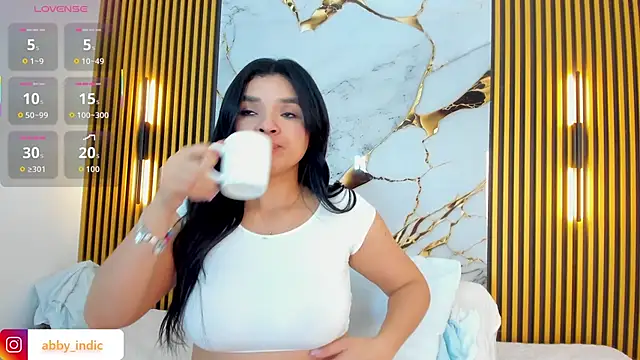 Snapshot of indi_catalina chatting on 06/05/26, 01:21 indi catalina online show from 06/05/26, 01:21