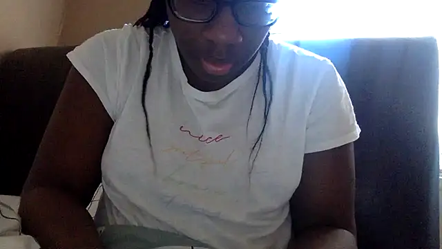 Snapshot of blacksexybeauty31 chatting on 03/09/25, 03:05 blacksexybeauty31 online show from 03/09/25, 03:05