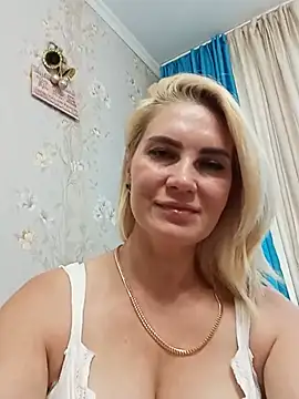 Snapshot of JennyOMay chatting on 07/14/26, 04:39 JennyOMay online show from 07/14/26, 04:39