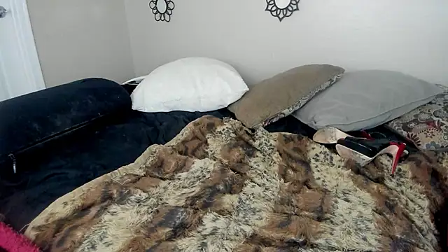 Lourdesnoirxh online show from 11/11/25, 01:11