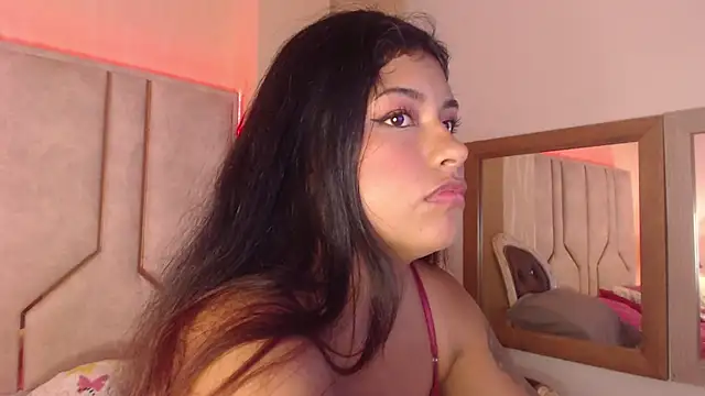Snapshot of ChantalPetit chatting on 05/12/26, 05:30 ChantalPetit online show from 05/12/26, 05:30
