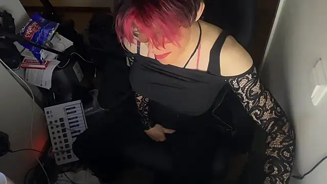 ecd011 online show from 09/29/25, 01:01