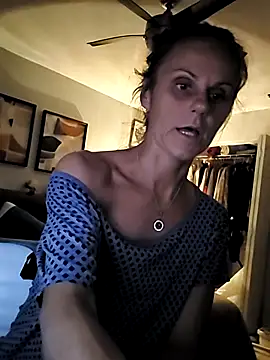 Scarlettishere online show from 12/18/25, 04:17