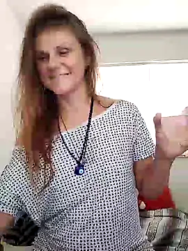 Snapshot of Scarlettishere chatting on 04/22/26, 06:25 Scarlettishere online show from 04/22/26, 06:25