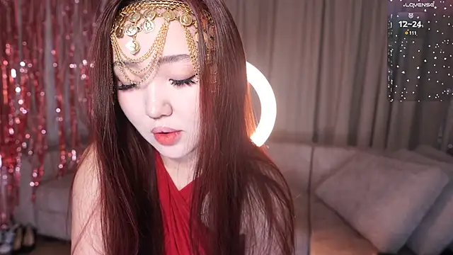 Snapshot of k_kimikooo chatting on 10/27/25, 04:24 k kimikooo online show from 10/27/25, 04:24