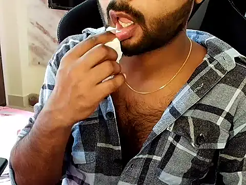 Snapshot of SHENOY3 chatting on 10/09/25, 04:35 SHENOY3 online show from 10/09/25, 04:35