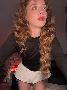 Snapshot of Weeissy chatting on 12/15/25, 07:20 Weeissy online show from 12/15/25, 07:20