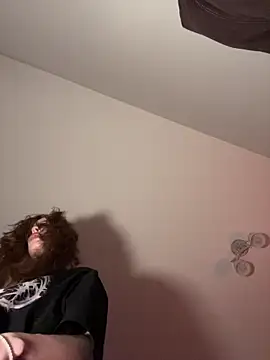 Snapshot of Weeissy chatting on 12/16/25, 08:35 Weeissy online show from 12/16/25, 08:35