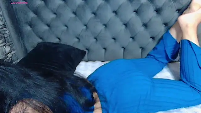  Mari     online show from 11/25/25, 08:14