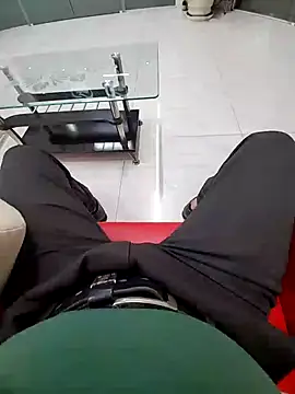 Snapshot of chaunguyen1993 chatting on 12/16/25, 10:41 chaunguyen1993 online show from 12/16/25, 10:41