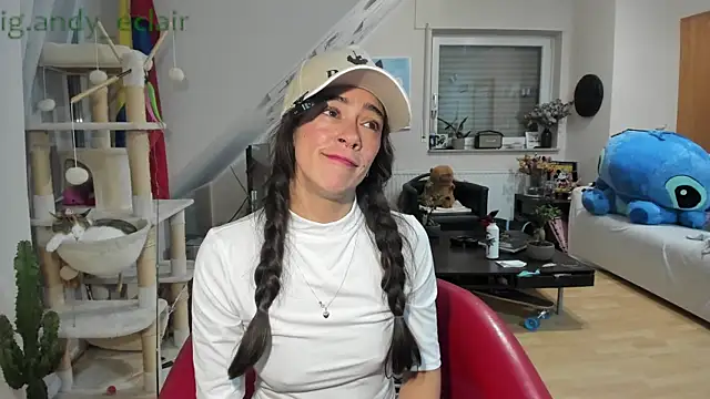 Snapshot of tinny_williams chatting on 09/26/25, 04:52 tinny williams online show from 09/26/25, 04:52