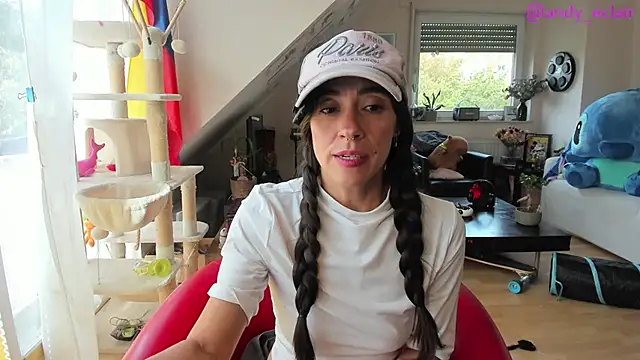 Snapshot of tinny_williams chatting on 10/05/25, 09:22 tinny williams online show from 10/05/25, 09:22