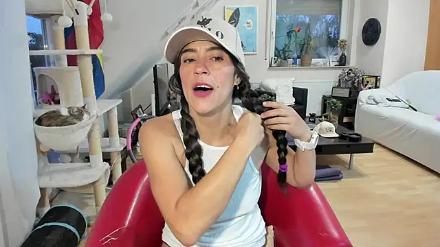 Snapshot of tinny_williams chatting on 09/09/25, 04:44 tinny williams online show from 09/09/25, 04:44