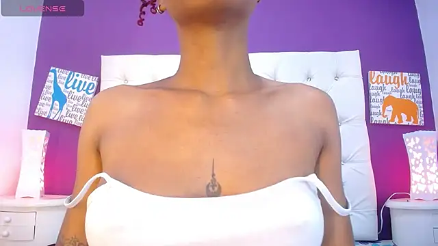 Snapshot of EmmySweett chatting on 03/03/25, 02:11 EmmySweett online show from 03/03/25, 02:11
