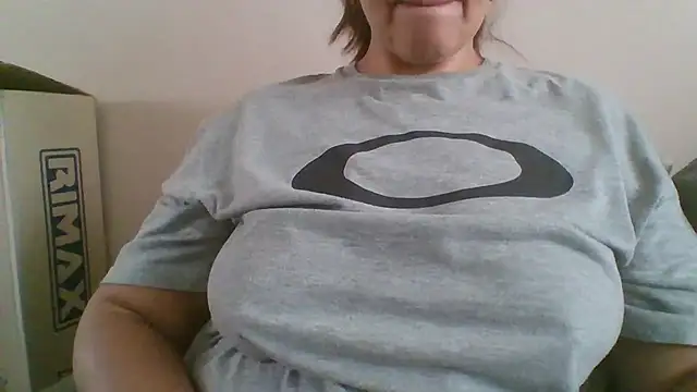 Snapshot of Sara_Brandon chatting on 02/06/26, 03:30 Sara Brandon online show from 02/06/26, 03:30