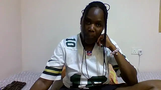 sweetelle09 online show from 10/29/25, 05:12